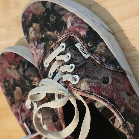 Vans - Picture 1 of 5